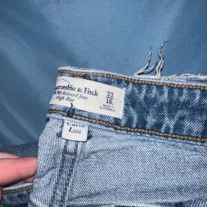 Abercrombie & Fitch Blue Jeans 90s Relaxed Jean High Rise Curve Love